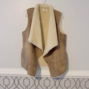 Artisan NY Size M Open Front Faux Sherpa Suede Lined Woman or Man Vest 2 Pockets